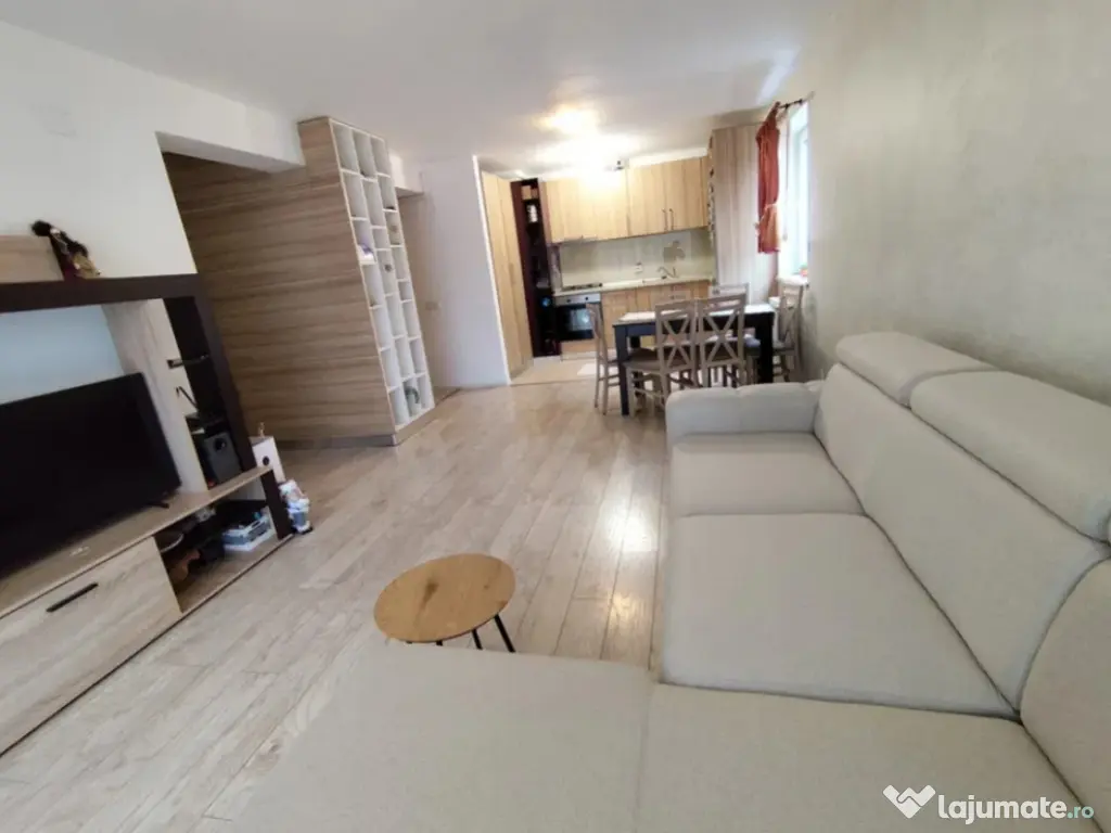 Apartament 2 camere, open space - zona Tractorul