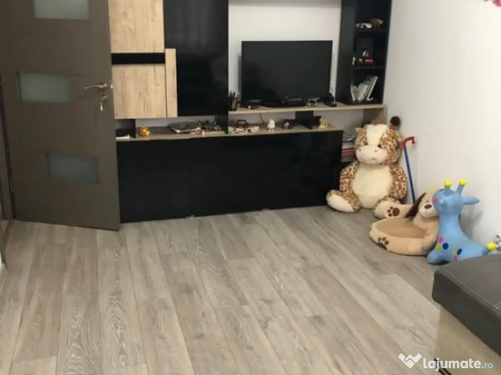 Decomandat, etaj1, Astra, Brasov