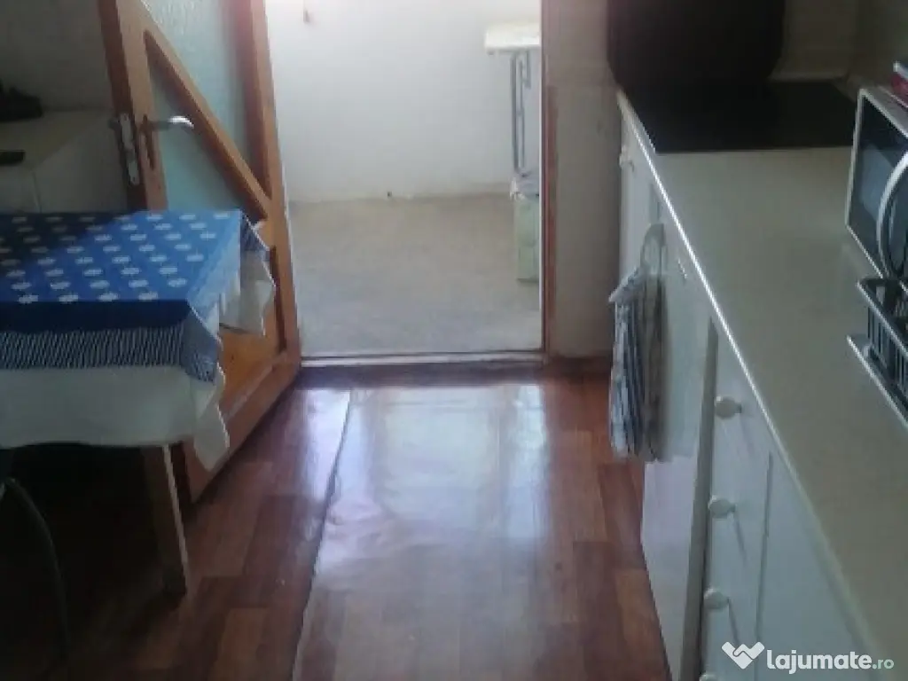 Apartament cu 2 camere ~ zona Brosteni ~ etaj 3 din 4 ~ confort 1 dec 