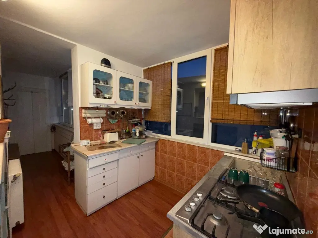 Apartament 2 camere, decomandat, etaj 1, Zona Marasti