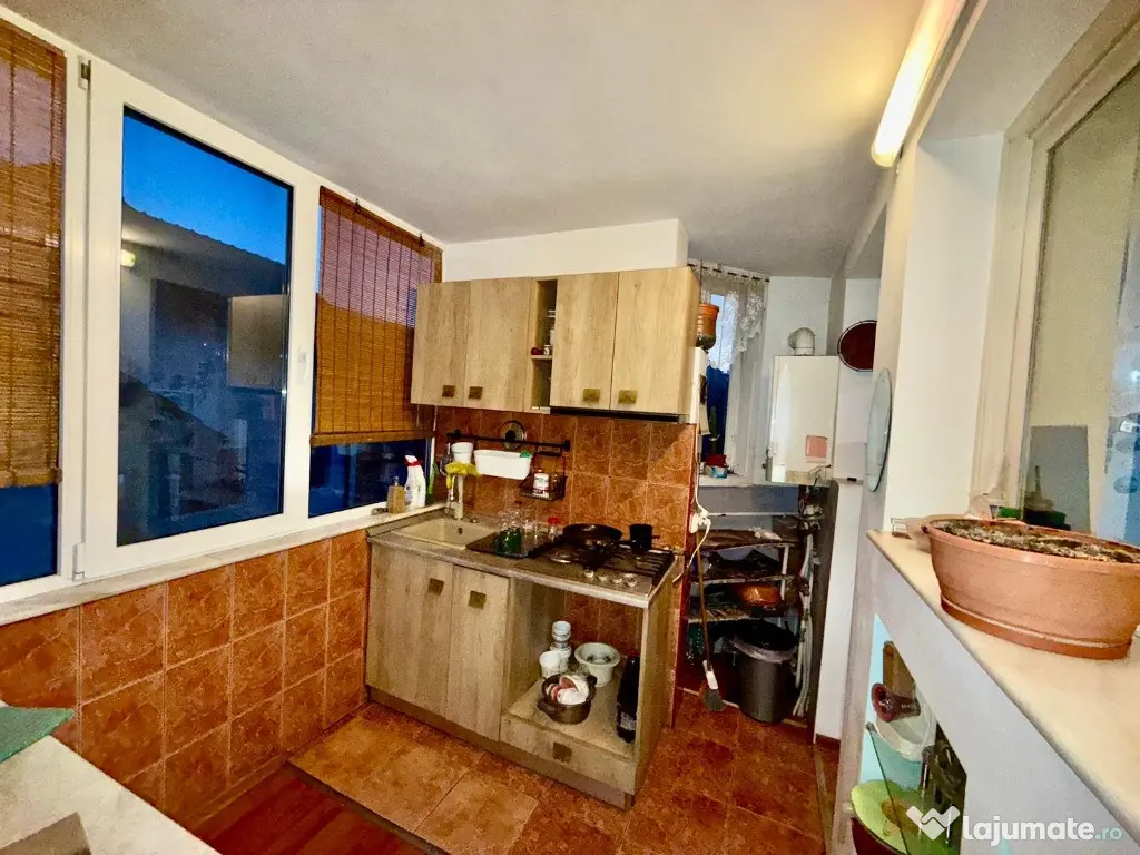 Apartament 2 camere, decomandat, etaj 1, Zona Marasti