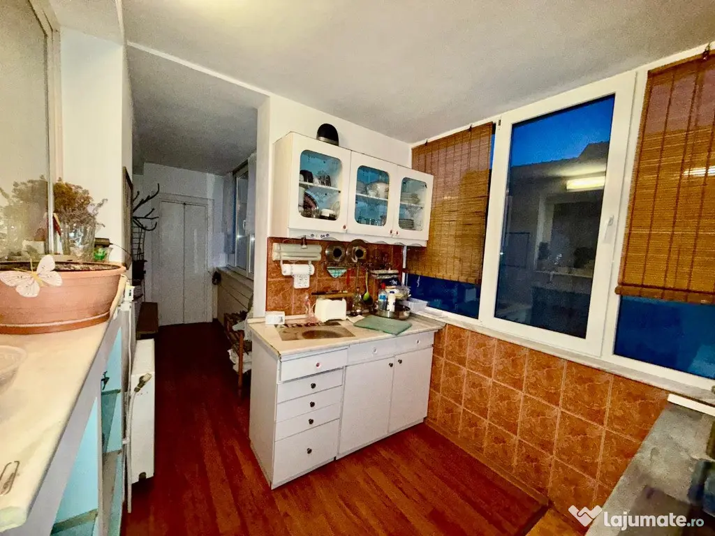 Apartament 2 camere, decomandat, etaj 1, Zona Marasti