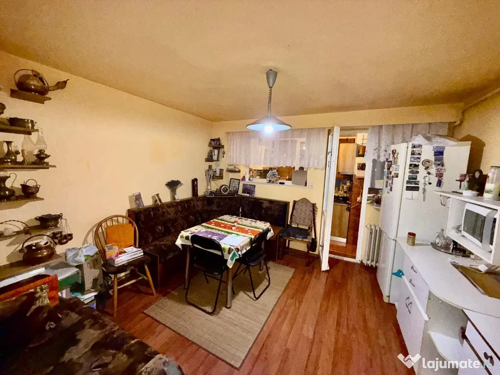 Apartament 2 camere, decomandat, etaj 1, Zona Marasti