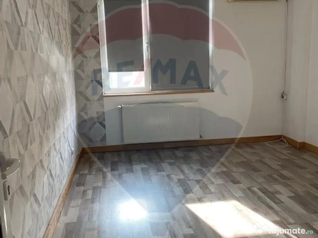 Parter + Etaj 1 de închiriat în vilă – 220 mp – Zo... 