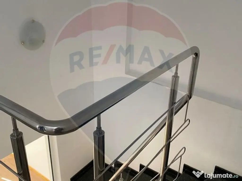 Parter + Etaj 1 de închiriat în vilă – 220 mp – Zo... 