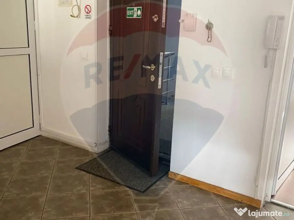 Parter + Etaj 1 de închiriat în vilă – 220 mp – Zo... 