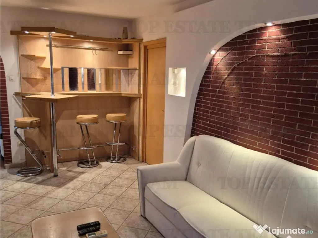 Apartament spatios cu 4 camere plus boxa accesibila din inte 