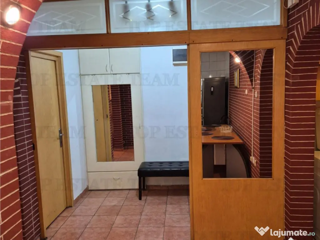 Apartament spatios cu 4 camere plus boxa accesibila din inte 