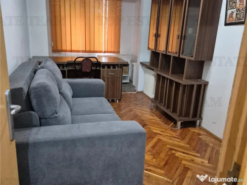 Apartament spatios cu 4 camere plus boxa accesibila din inte 