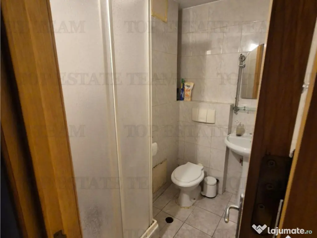 Apartament spatios cu 4 camere plus boxa accesibila din inte 