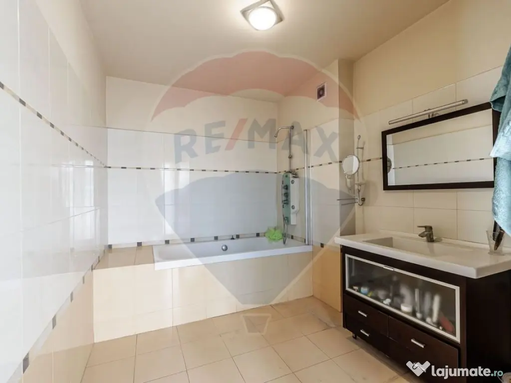 Proprietate speciala 1022 mp utili de vanzare pe Malul Mu... 