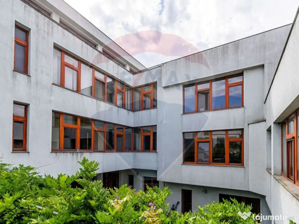 Proprietate speciala 1022 mp utili de vanzare pe Malul Mu... 