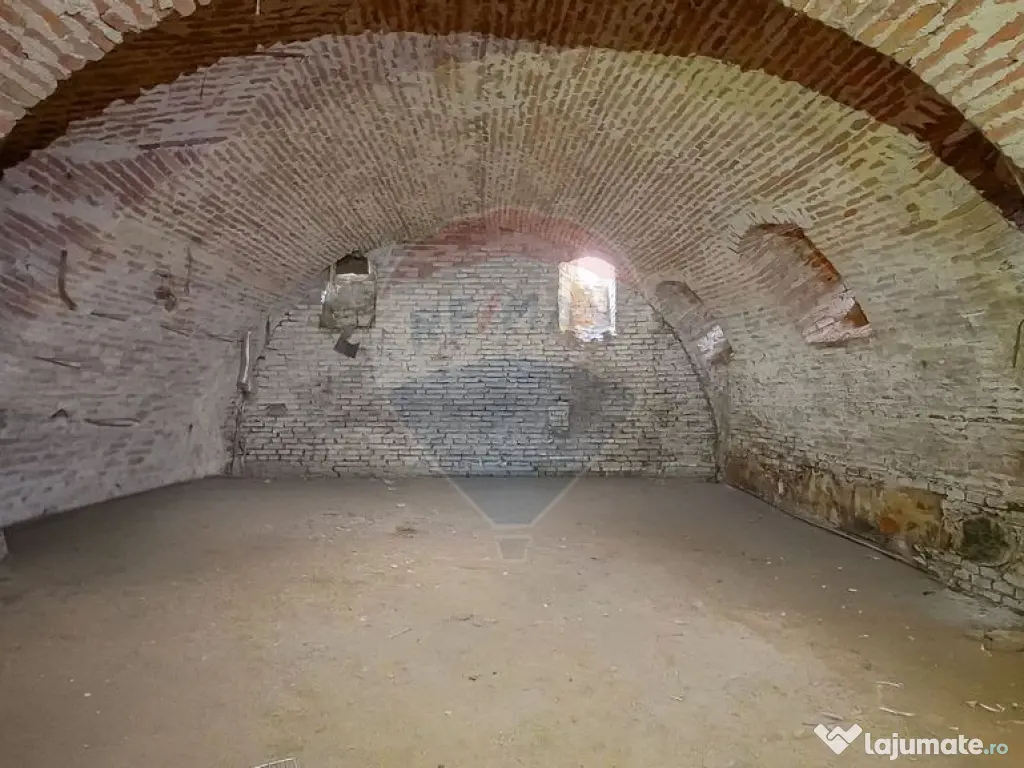 Casă singură în curte, de închiriat, Schei! 