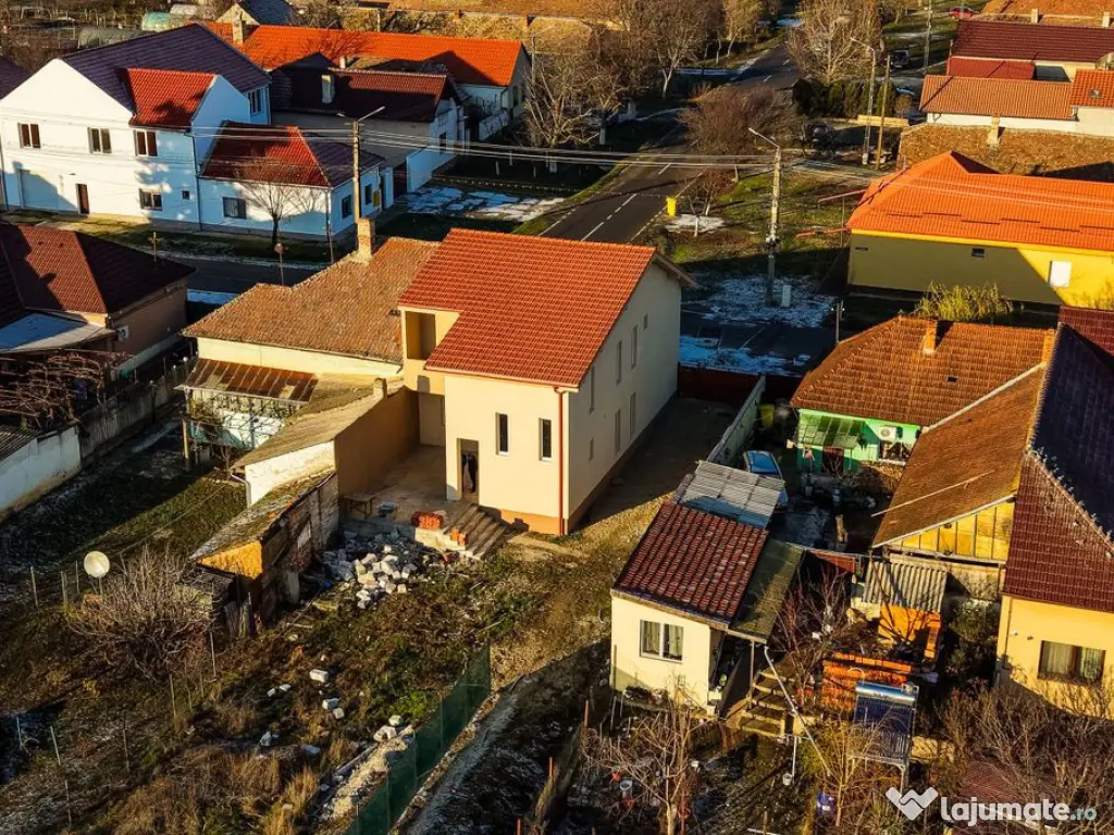 Casă nouă cu etaj semifinalizată în Aradul Nou 