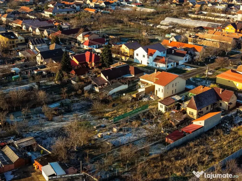 Casă nouă cu etaj semifinalizată în Aradul Nou 