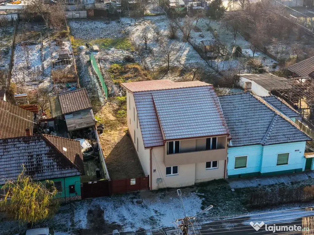 Casă nouă cu etaj semifinalizată în Aradul Nou 