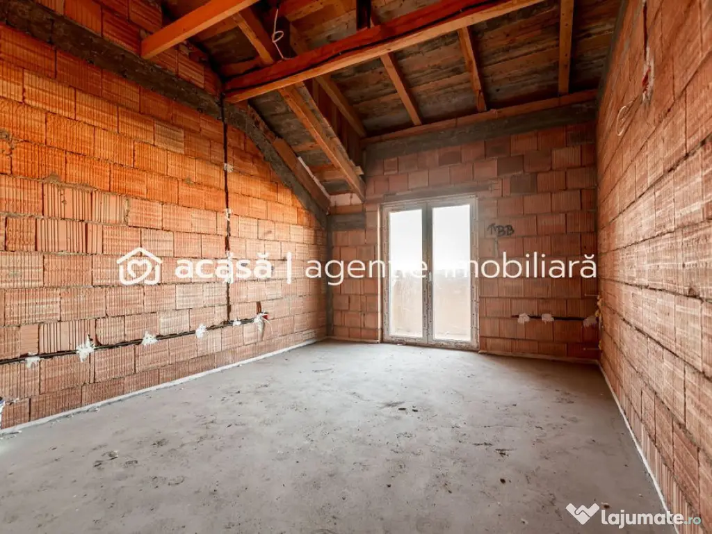 Casă nouă cu etaj semifinalizată în Aradul Nou 