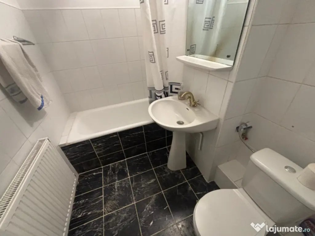 Apartament cu 3 camere, suprafata generoasa de 74 mp, la baz 