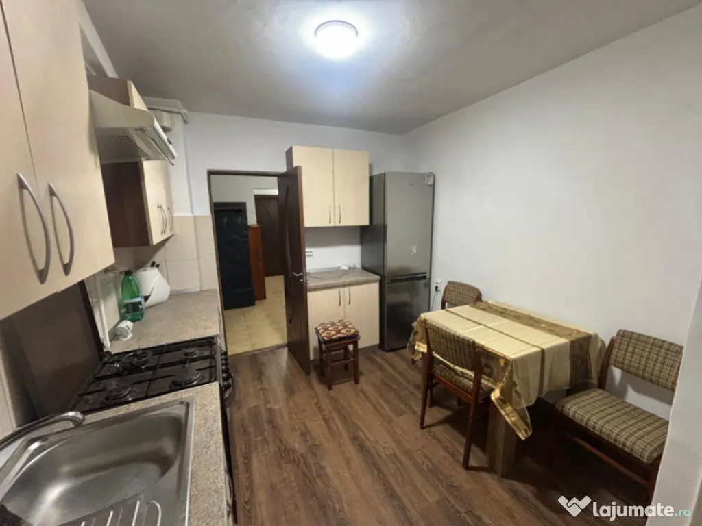 Apartament cu 3 camere, suprafata generoasa de 74 mp, la baz 