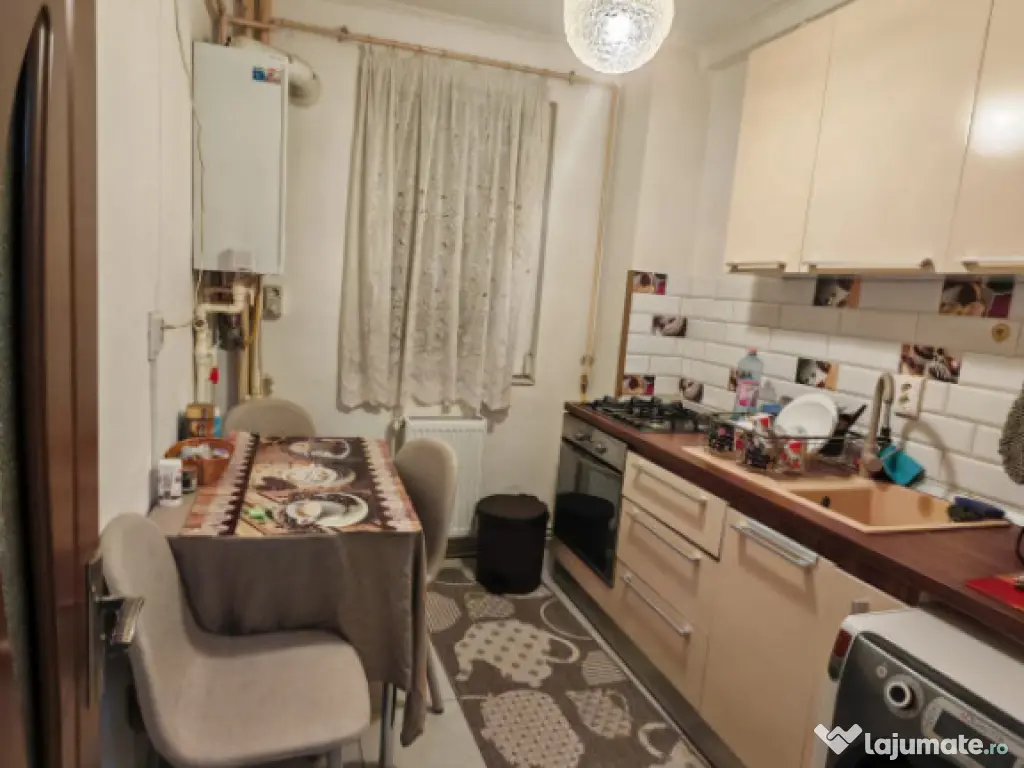 Apartament 2 camere de vanzare, complet utilat si mobilat, i 