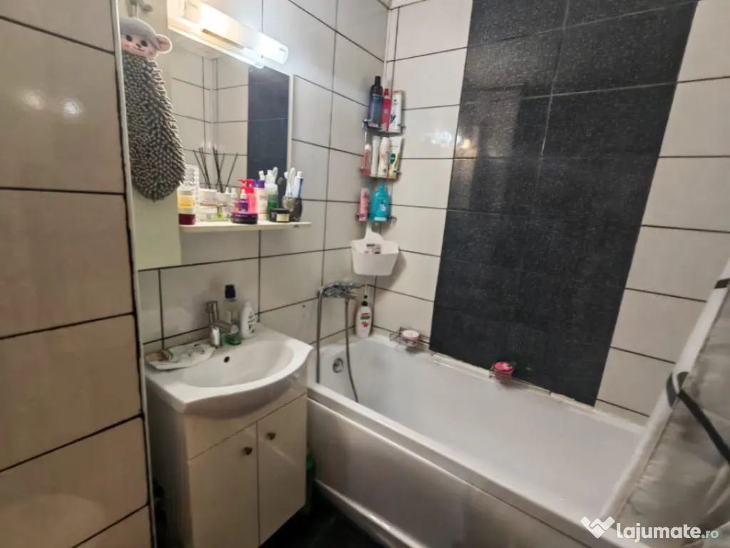 Apartament 2 camere de vanzare, complet utilat si mobilat, i 