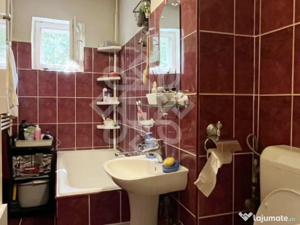 Apartament cu 3 camere la etajul 2 in Nufarul 