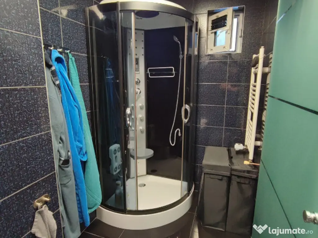 Apartament 3 camere, semidecomandat - zona Astra