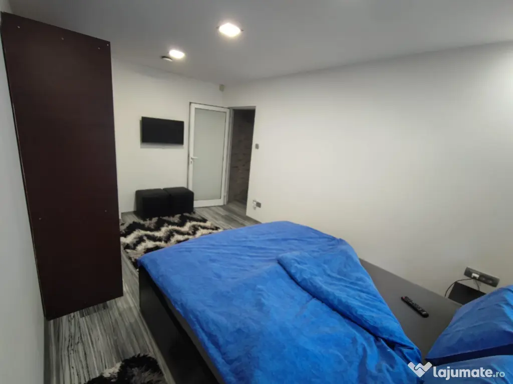 Apartament 3 camere, semidecomandat - zona Astra