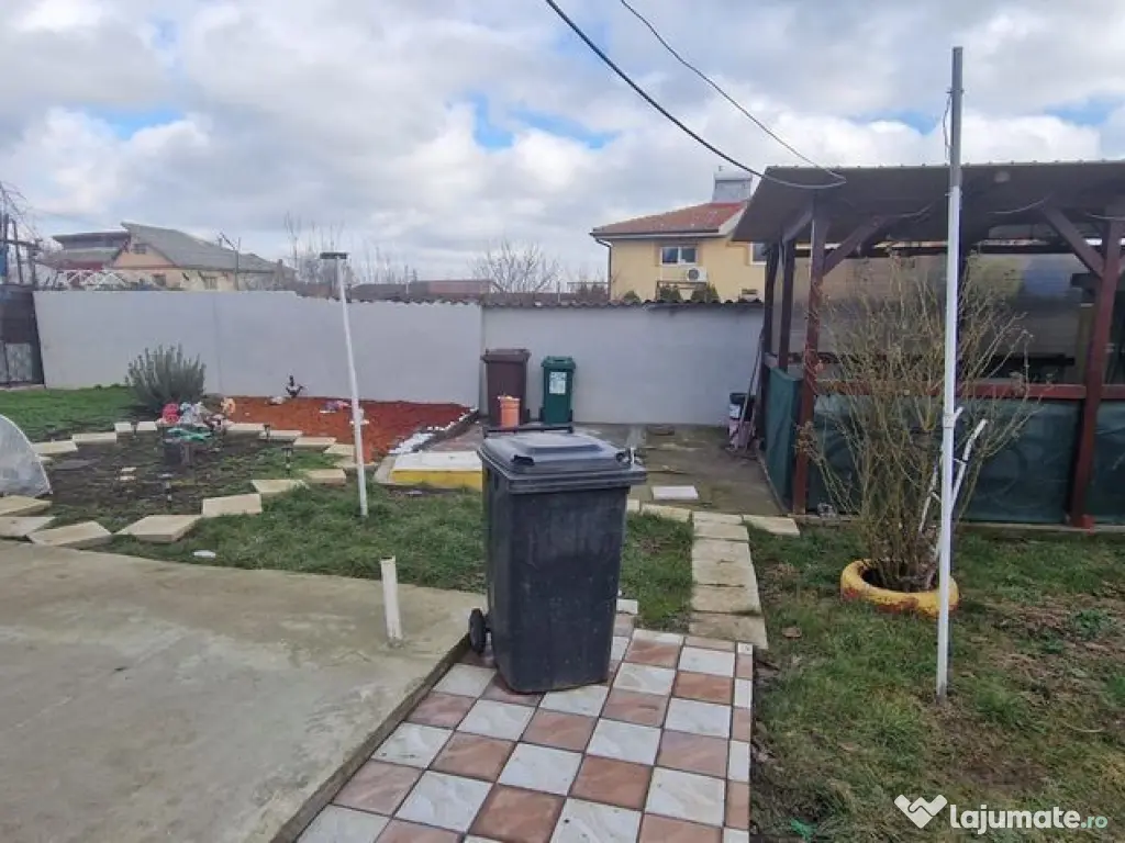 Casa ideal 2 familii, Ovidiu zona primarie. 