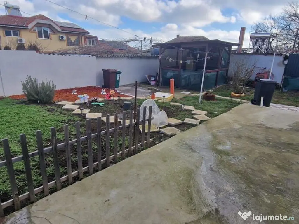 Casa ideal 2 familii, Ovidiu zona primarie. 