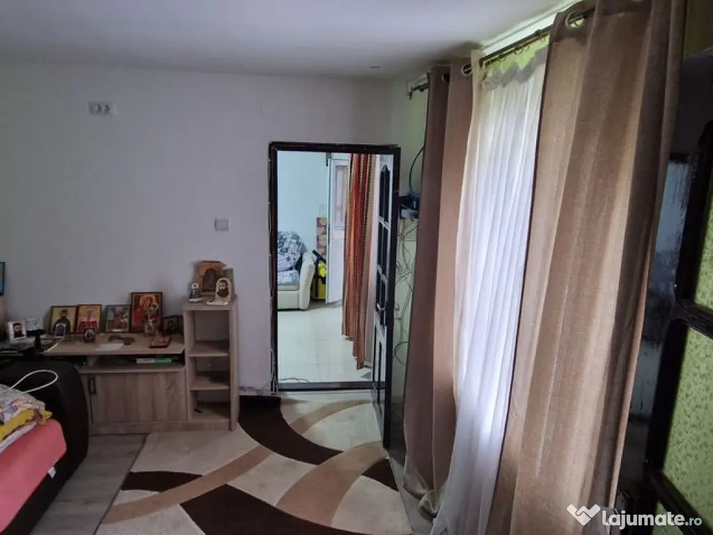 Casa ideal 2 familii, Ovidiu zona primarie. 
