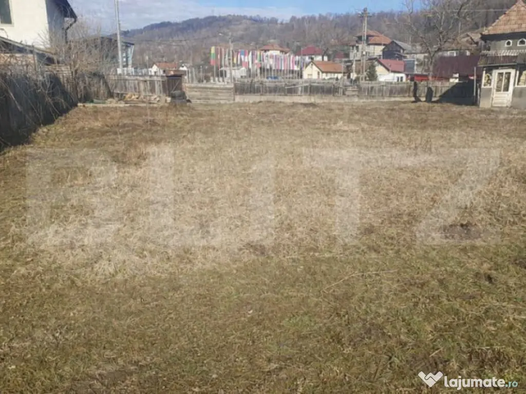 Teren intravilan 737 mp, utilități complete, zonă linișt
