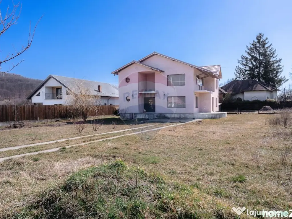 Casă de vânzare P+1 – 245 mp utili, teren 1.240 mp ??...