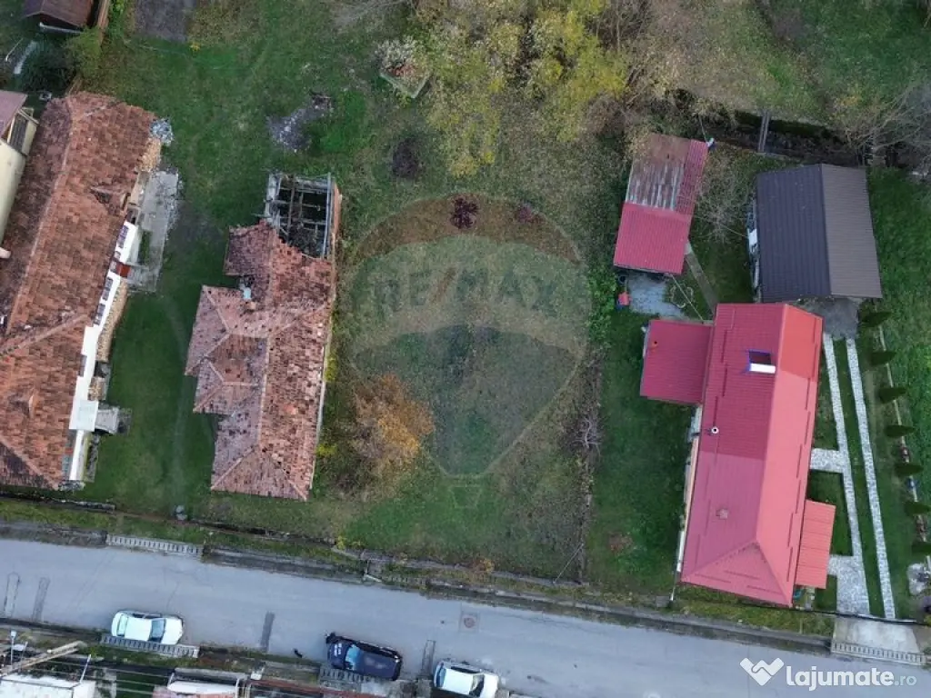 Casă si teren de vânzare in Leresti la super preț 