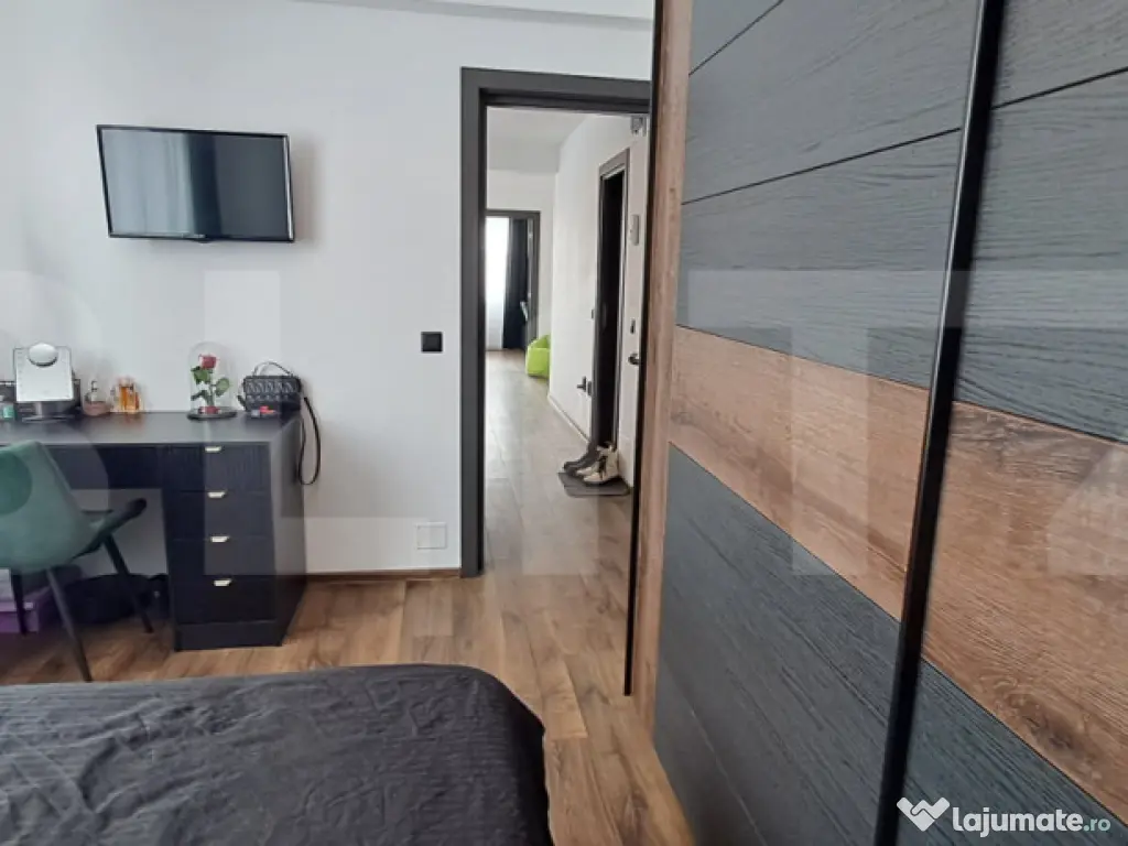 Apartament cu 3 camere, 50 mp, la etajul 2, cu balcon, in zo