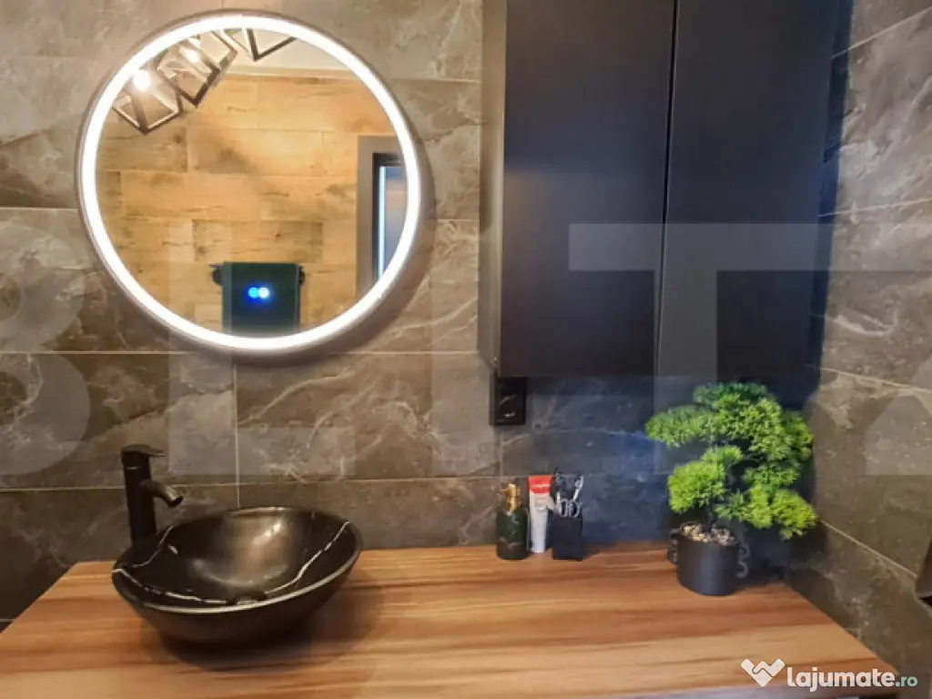 Apartament cu 3 camere, 50 mp, la etajul 2, cu balcon, in zo