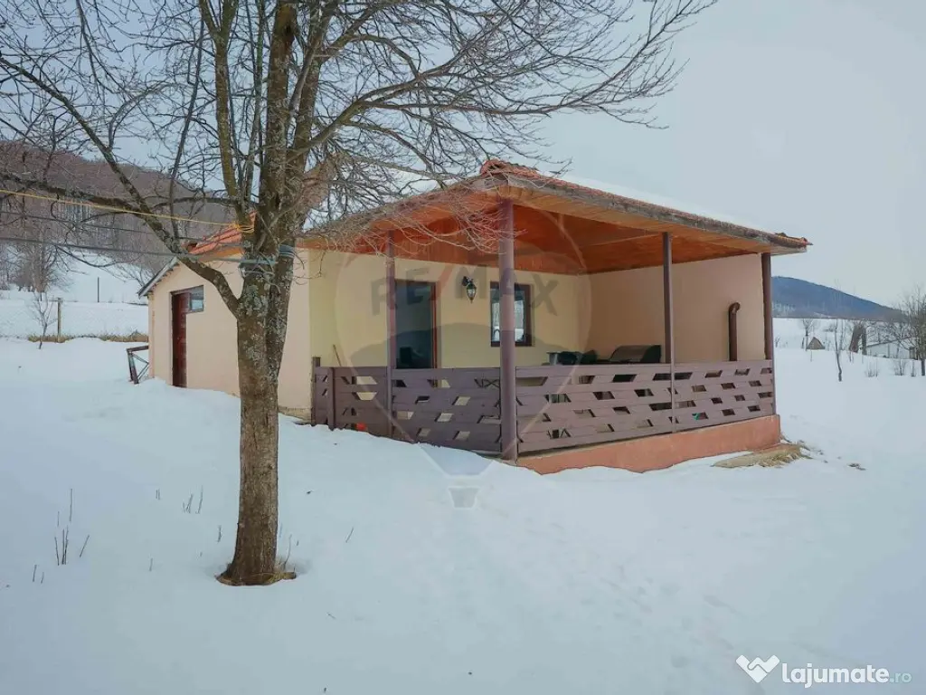 Casă cu 4 camere din cărămidă, de vânzare în zona B... 