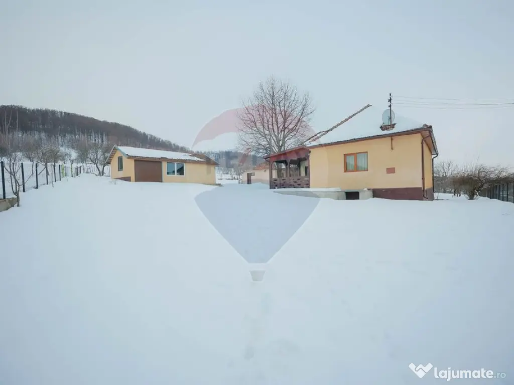 Casă cu 4 camere din cărămidă, de vânzare în zona B... 