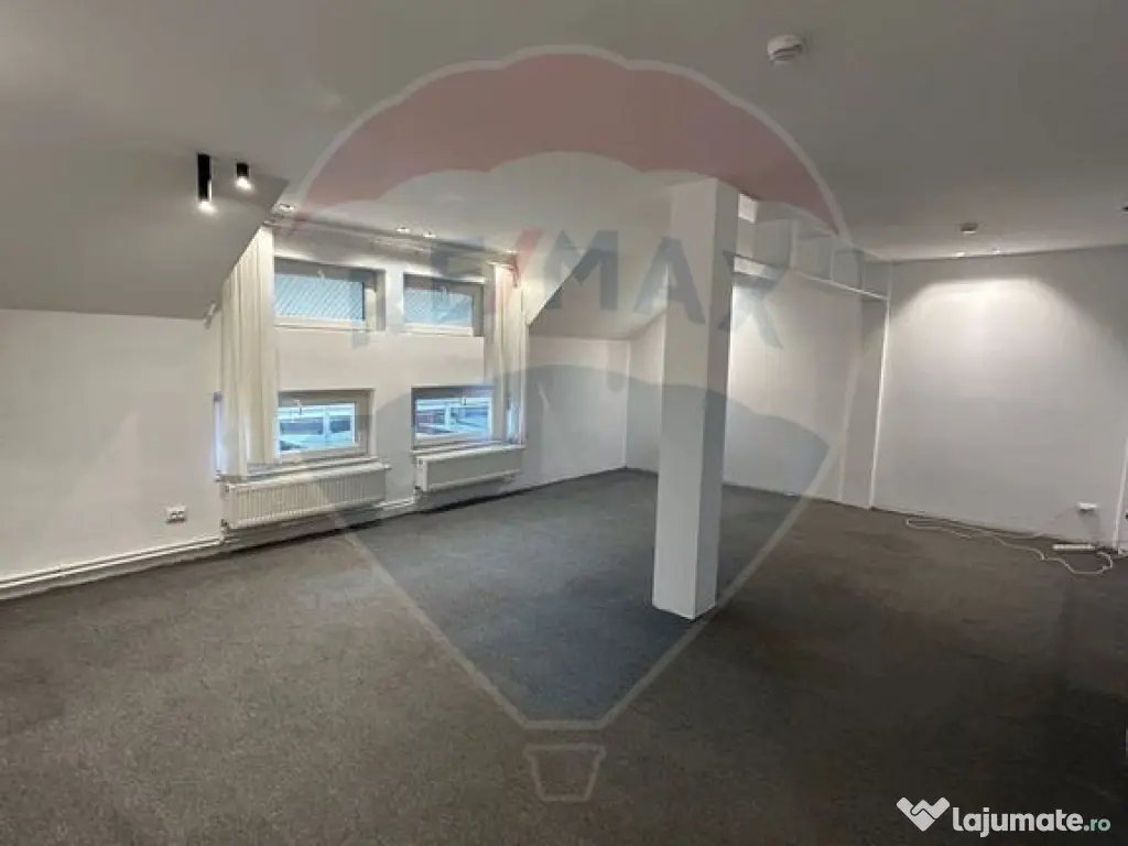 Birou 35 de mp utili lângă Carrefour