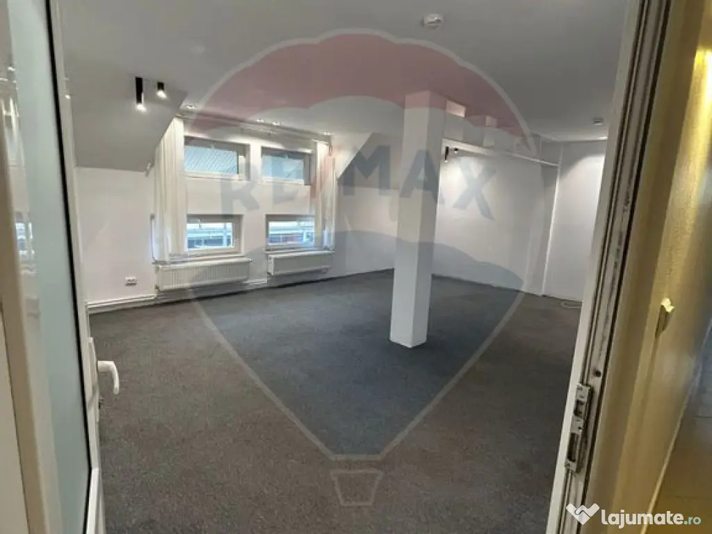 Birou 35 de mp utili lângă Carrefour