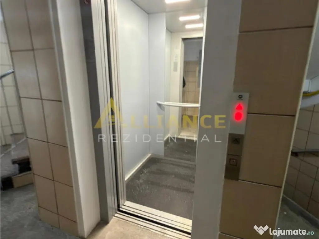 Metrou Aparatorii Patrie 3 cam bloc 1985 et 2