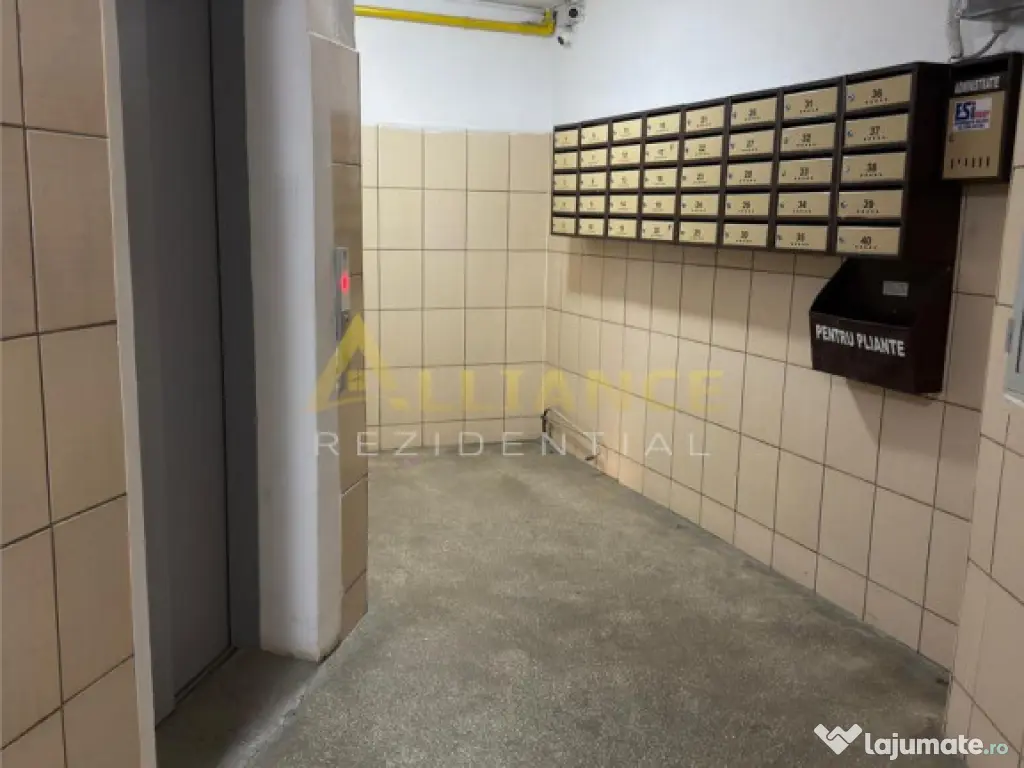 Metrou Aparatorii Patrie 3 cam bloc 1985 et 2