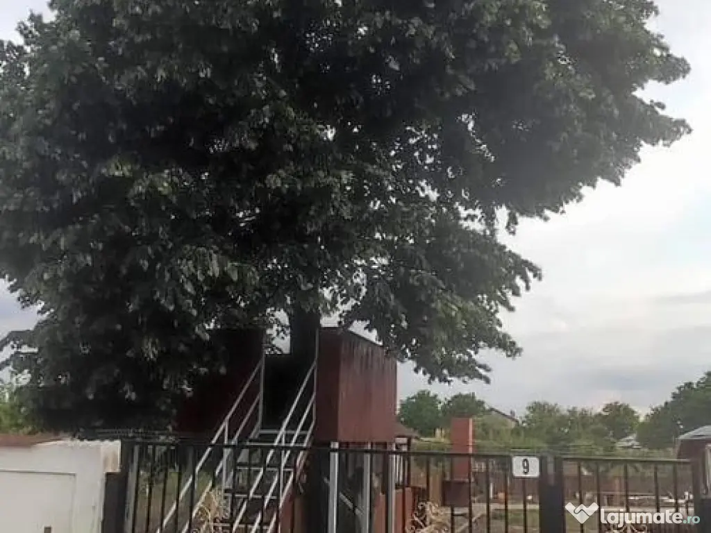 Casa 5 camere cu livada 2200 mp- Varasti 