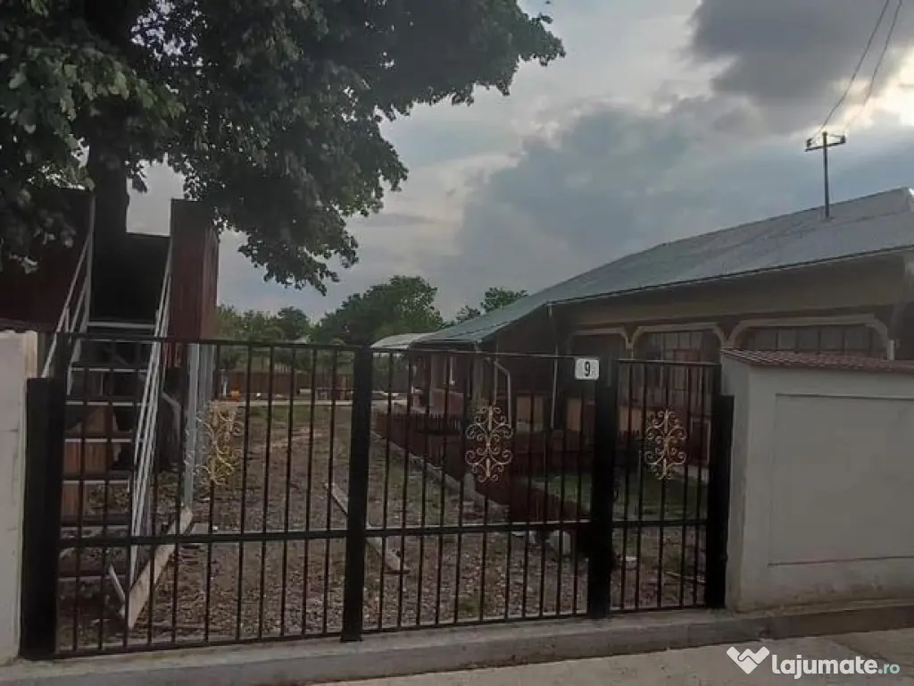 Casa 5 camere cu livada 2200 mp- Varasti 