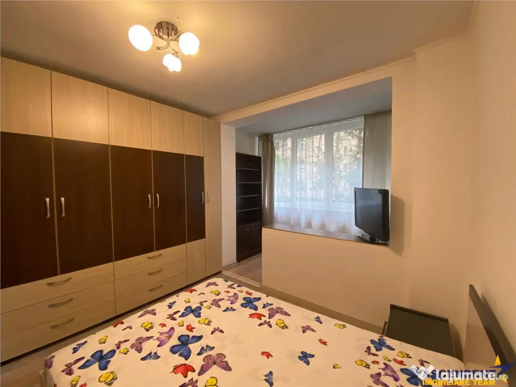 Decomandat, loc parcare,pivnita, zona Grivitei, Brasov.