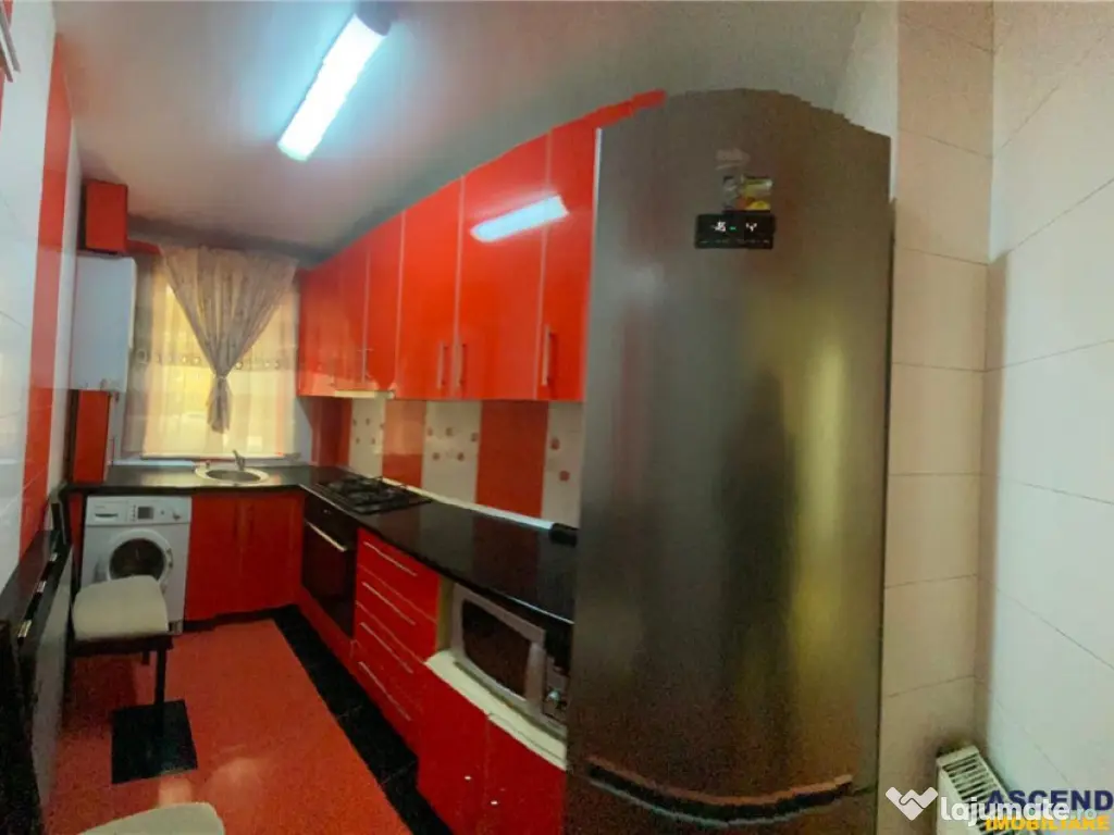 Decomandat, loc parcare,pivnita, zona Grivitei, Brasov.