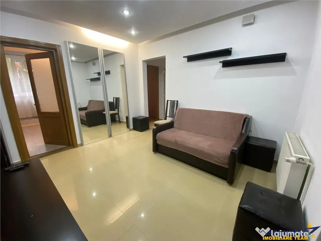 Decomandat, loc parcare,pivnita, zona Grivitei, Brasov.