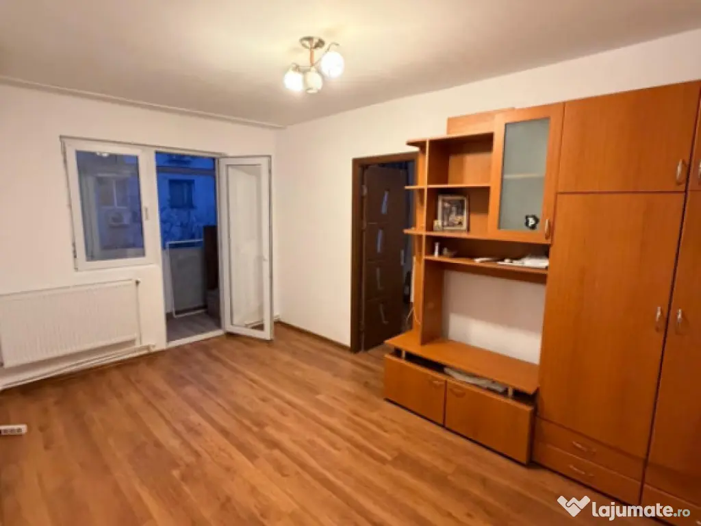 Apartament 2 camere renovat, zonă liniștită – Casa de C