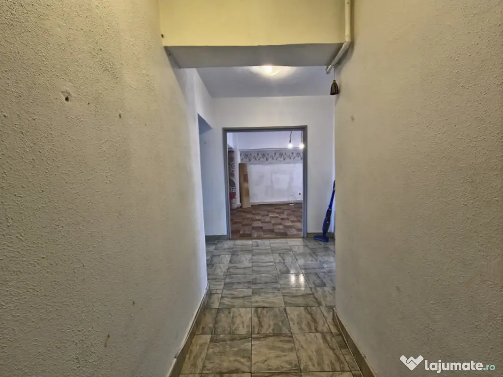 Ultracentral Tomis Mall 3 camere decomandat etaj 3/7 