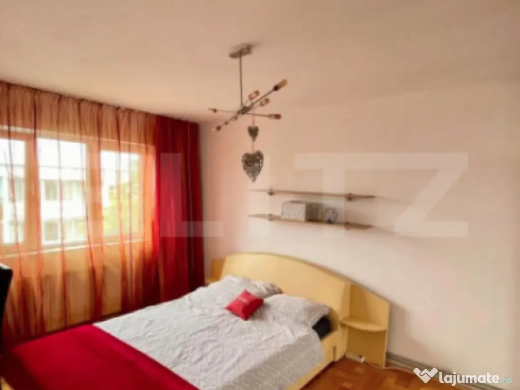 Apartament 4 camere, decomandat, etaj intermediar, la cheie,